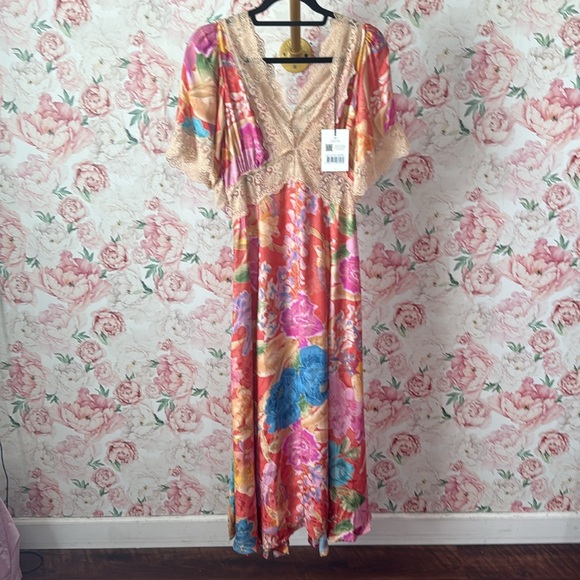 125- $199 *FREE SHIPPING* NWT Spell Painter's Garden Lace Maxi Dress Crimson S - Picture 4 of 7